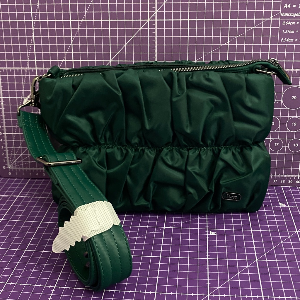 Lug Flounce Wickedly Green, Crossbody Bag.